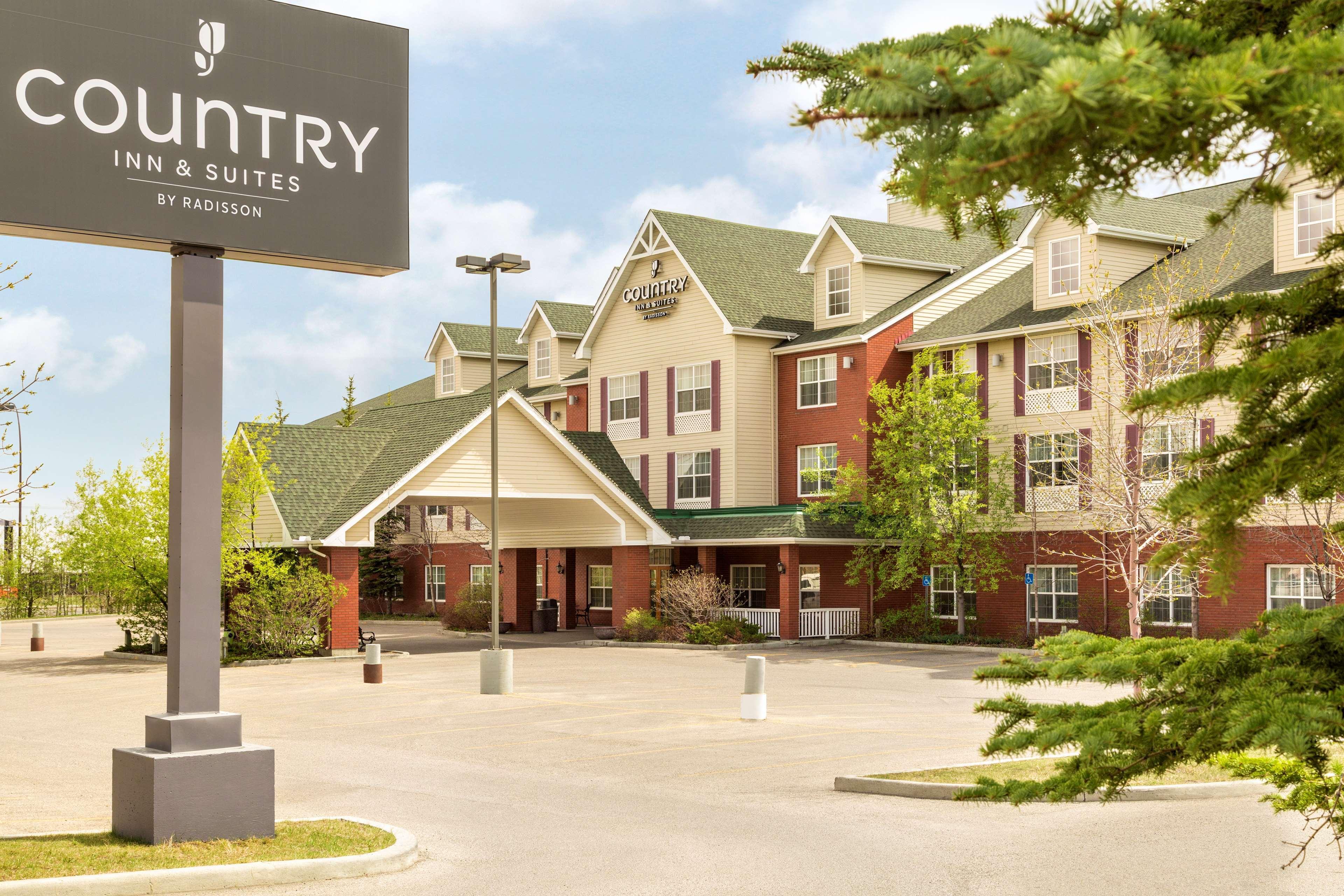 Country Inn & Suites By Radisson, Calgary-Northeast Eksteriør billede